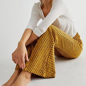 FREE PEOPLE SLIM PULL ON VELVET FLARE PANTS SMALL